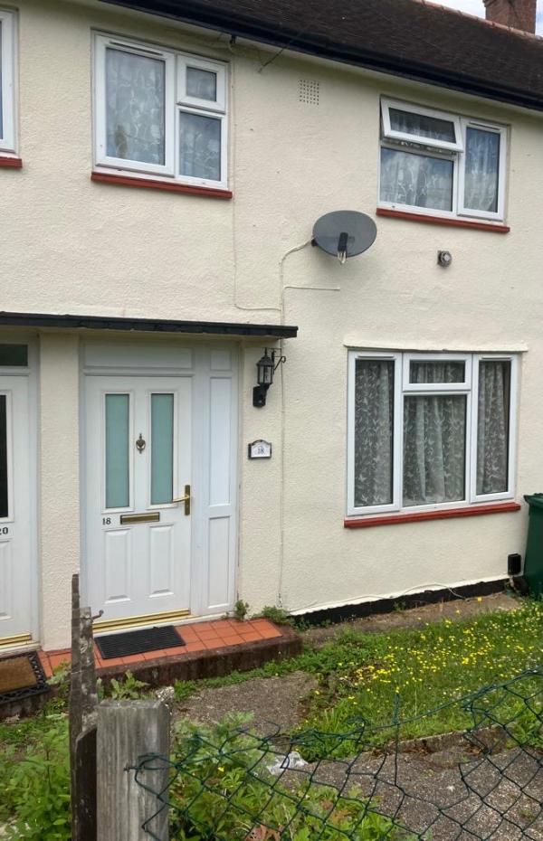 2 bedroom house in Watford House Exchange