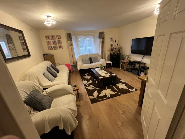 2 bedroom flat in Chingford House Exchange