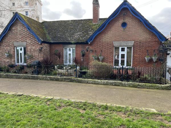 2 Bedroom bungalow In Dovercourt Wants 1 Bedroom bungalow In Colchester House Exchange