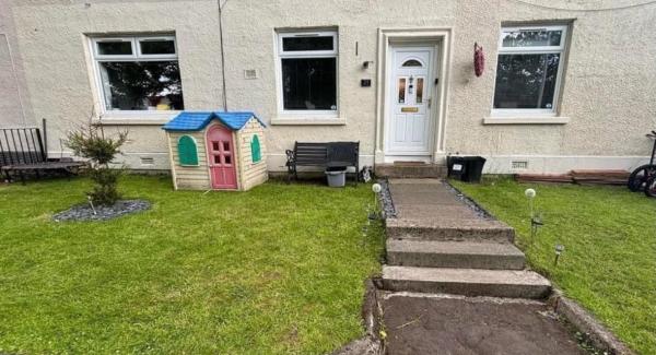 4 bedroom flat in Bonnyrigg House Exchange