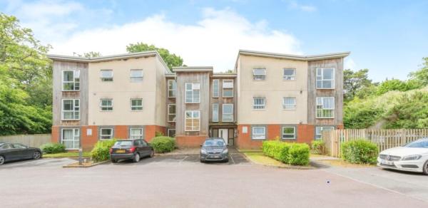 2 bedroom flat in Southampton House Exchange