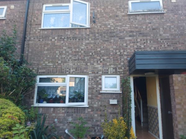 3 bedroom house in Calcot House Exchange