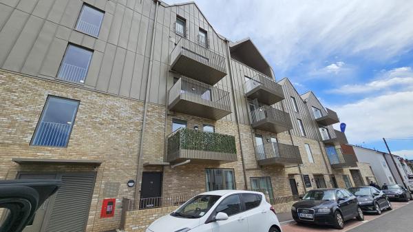 2 bedroom maisonette in Borehamwood House Exchange