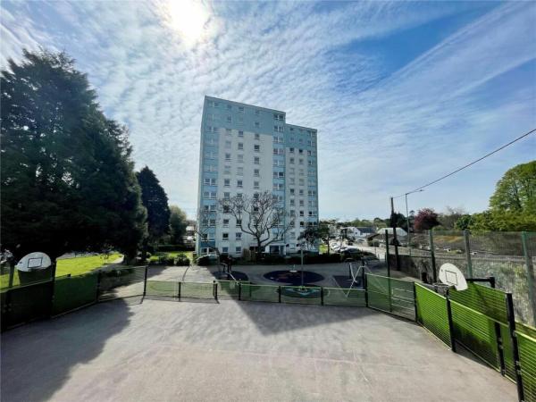 2 bedroom flat in St Austell House Exchange