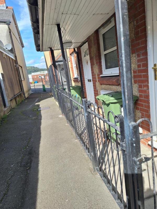 1 Bedroom flat In Abercwmboi Wants 1 Bedroom flat In Sutton House Exchange