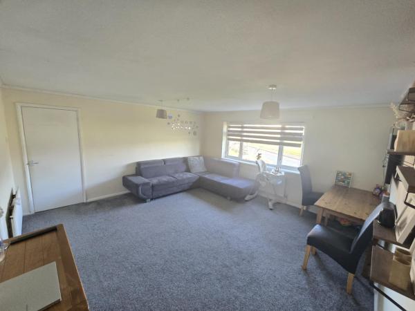 3 bedroom flat in Ellesmere Port House Exchange