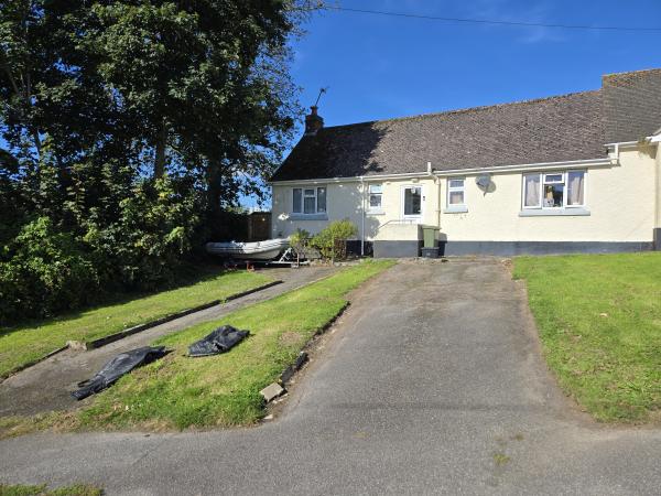 2 bedroom bungalow in Falmouth House Exchange