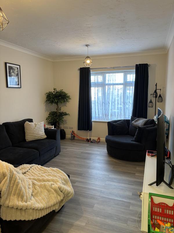 2 bedroom flat in Slough House Exchange