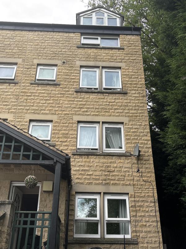 5 bedroom house in Dewsbury House Exchange