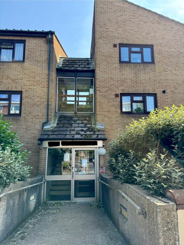 2 bedroom flat in Hove House Exchange