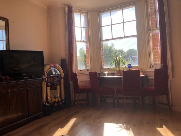 2 bedroom house in London House Exchange