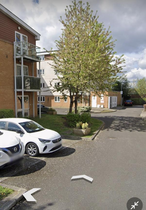 3 bedroom flat in Wallington House Exchange