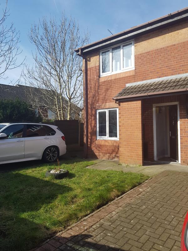 2 bedroom house in Oldham House Exchange