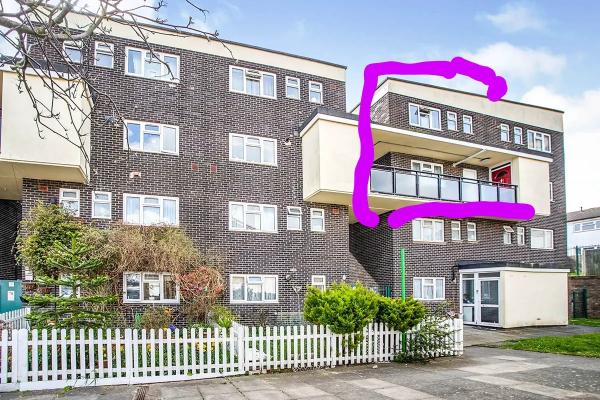 3 bedroom flat in Chatham House Exchange