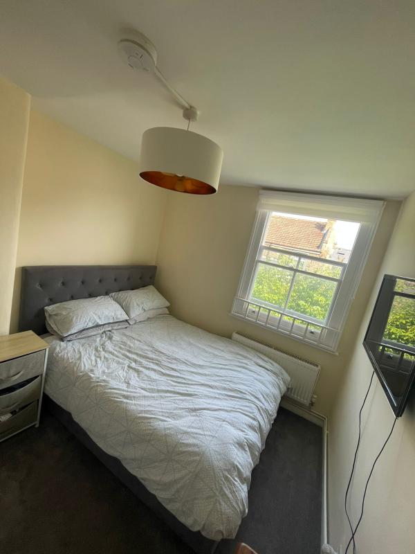 1 Bedroom flat In Shepherds Bush Wants 1 Bedroom flat In Aarons Hill House Exchange