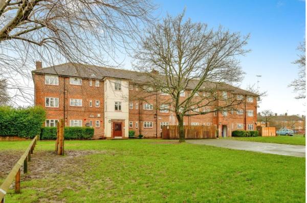 3 Bedroom flat In Merstham Wants 3 Bedroom house In Redhill House Exchange