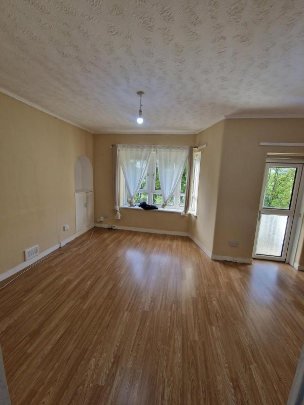 2 bedroom flat in Pollokshaws House Exchange