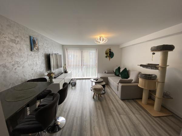 2 bedroom flat in Crawley House Exchange