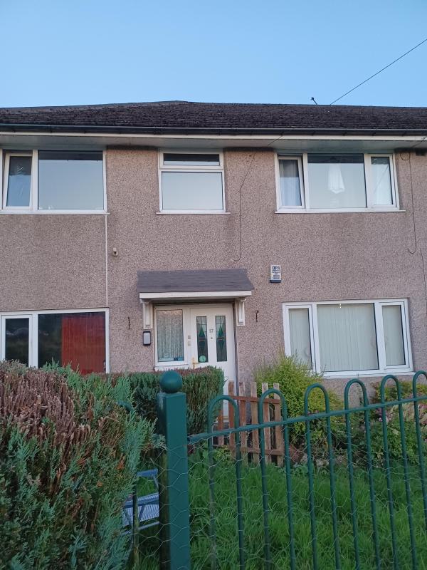 2 bedrooms bedroom flat in Queensbury